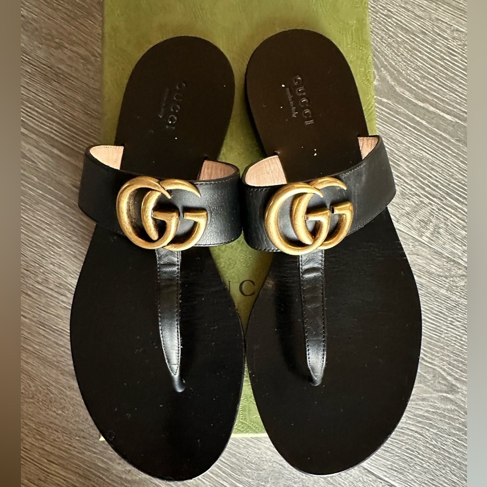 Gucci black thong sandal size 38 or US 8. Used in excellent condition